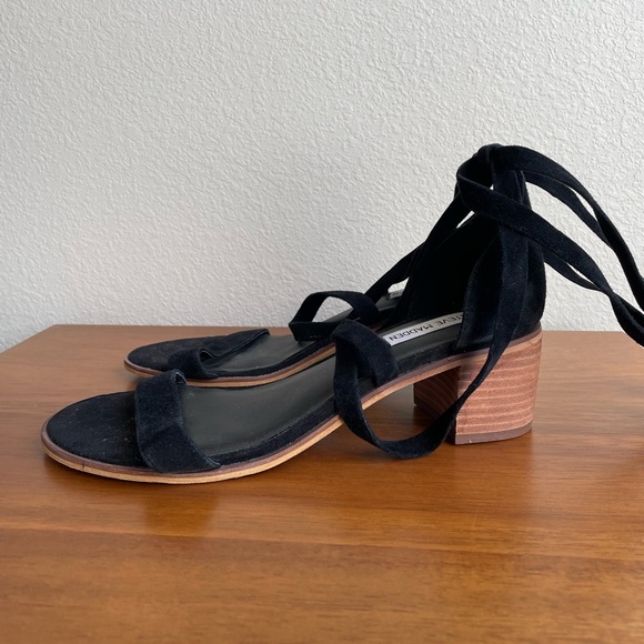 NWOB Steve Madden Rizzaa Suede Strappy Block Heel Sandals. - Picture 9 of 9
